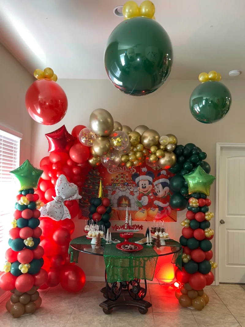 Balloon Arch Minnie and Mikey Christmas