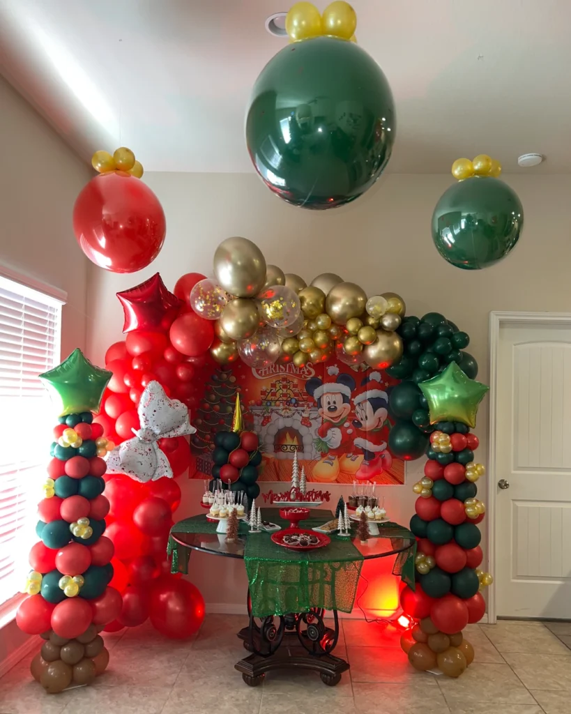 Balloon Arch Minnie and Mikey Christmas